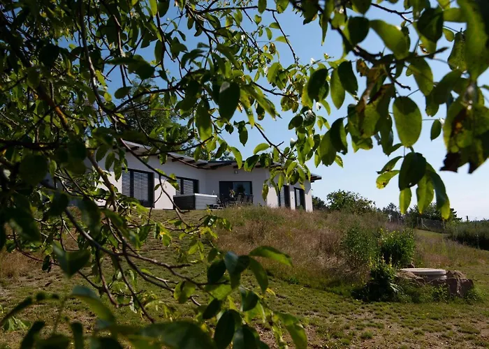 Wellness - Vodni Nadrz Slapy - 40km Od Prahy * Necin